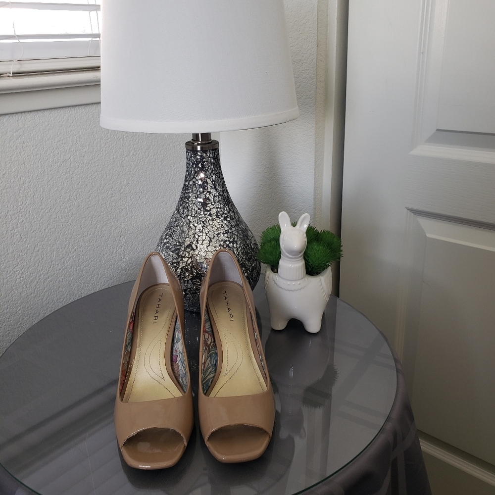 Tahari Peep Toe Pumps Size 6M
